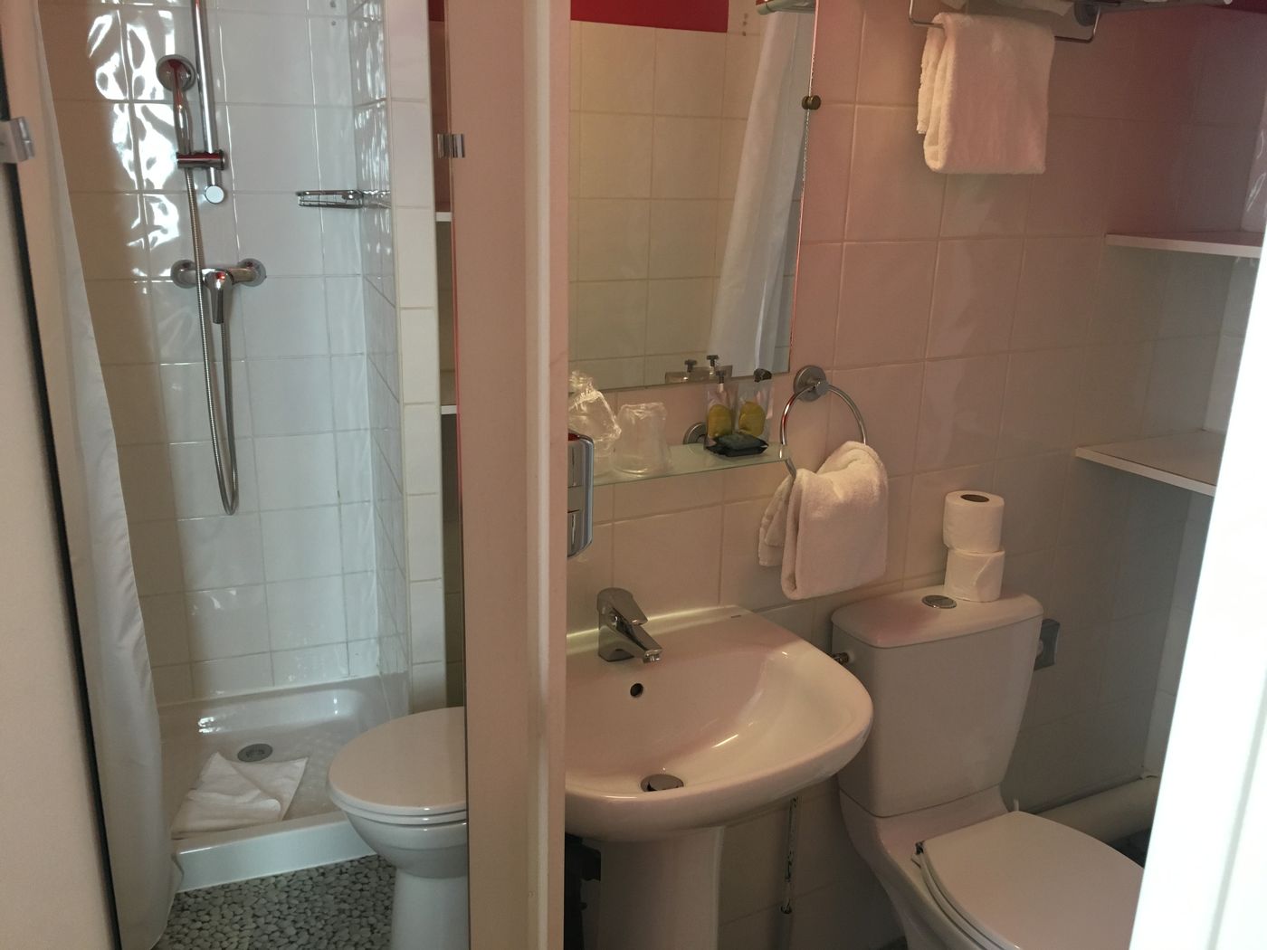 Comfort-Hotel-Paris-La-Fayette-Room-17