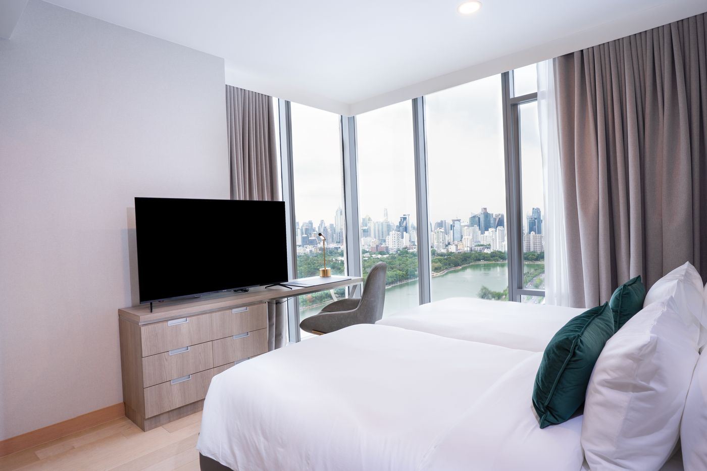 Wyndham-Bangkok-Queen-Convention-Centre-Room-31