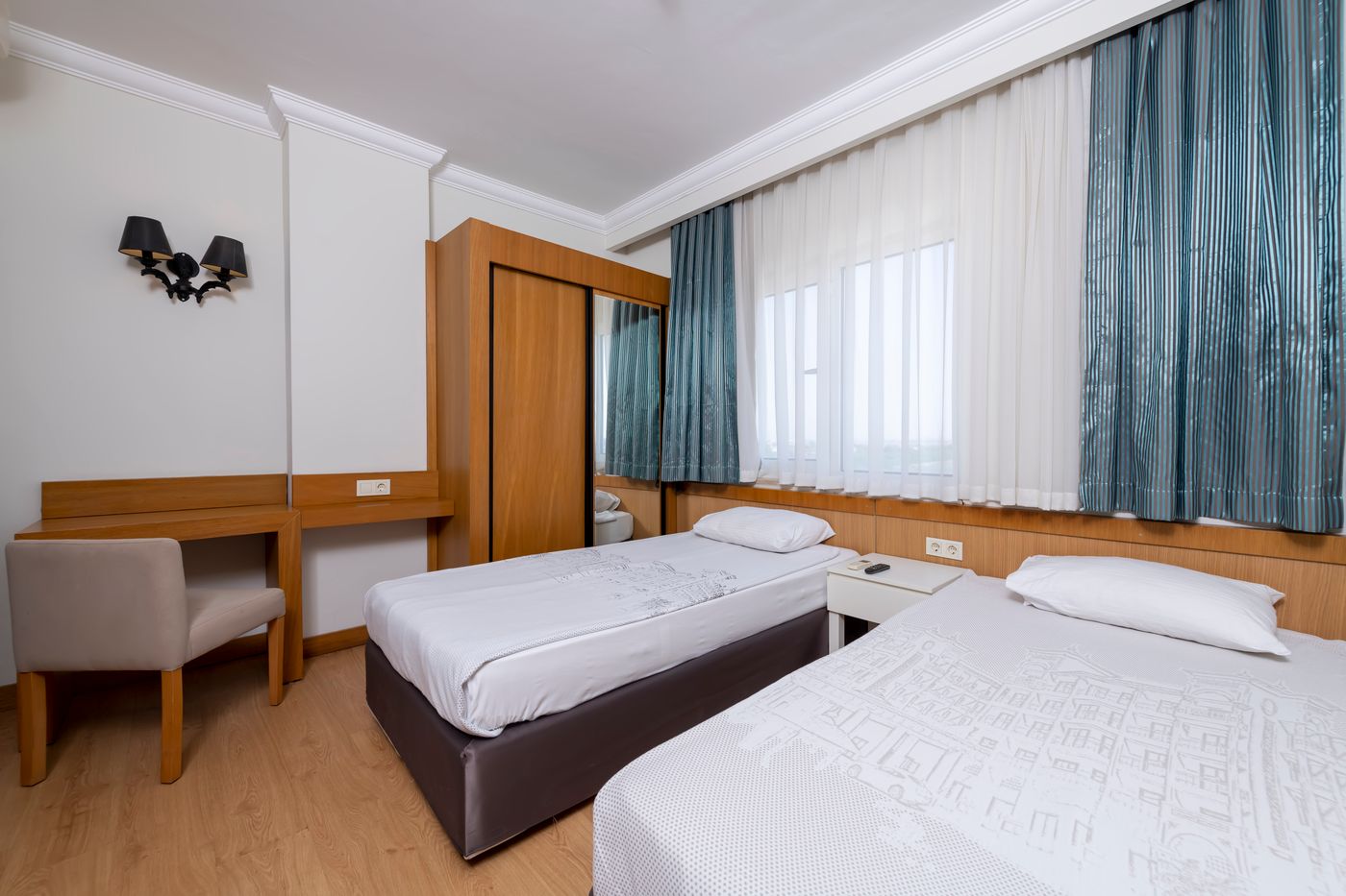 Lake & River Side Hotel & Spa