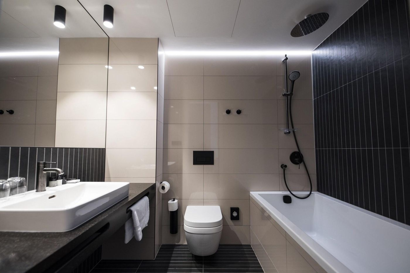 The-Gold-Bank-Room-17