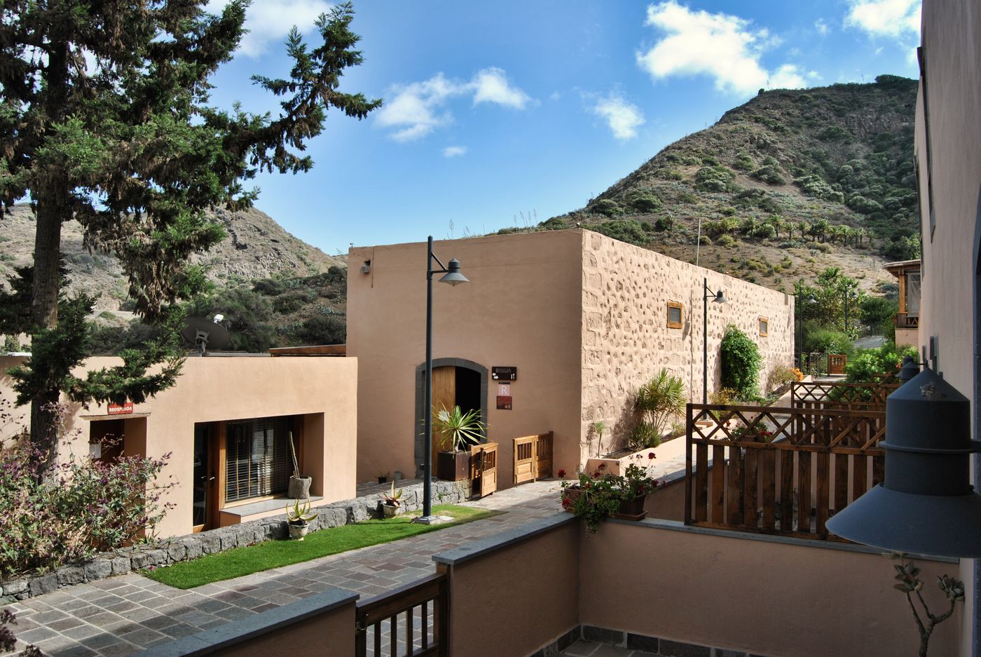 Hotel-Rural-El-Mondalon-General-view-52