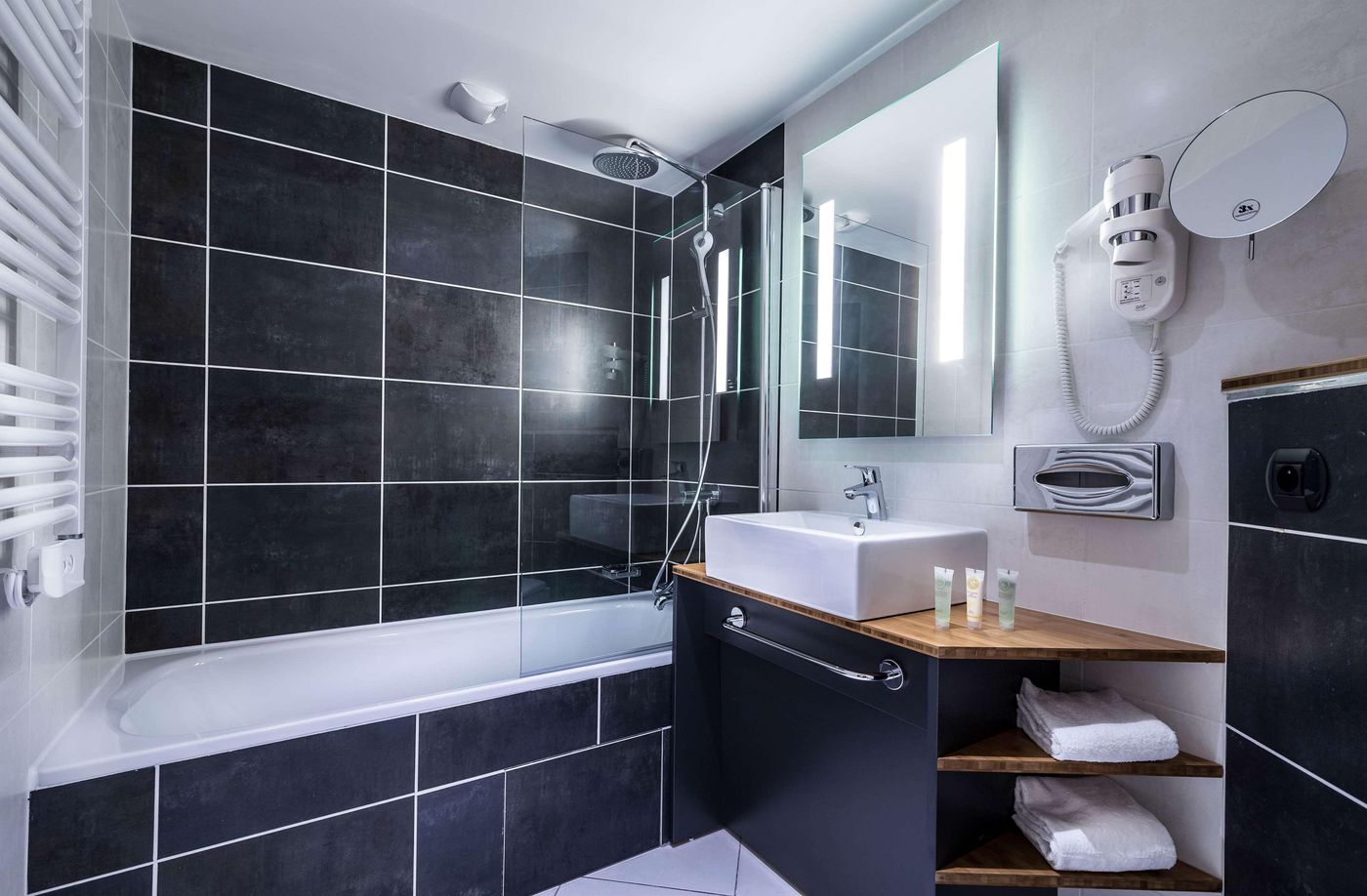 Best-Western-Plus-Suitcase-Paris-la-Defense-Room-42