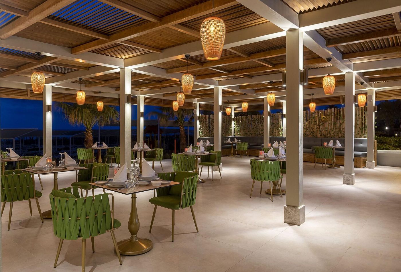 Side-Premium-Restaurant-33