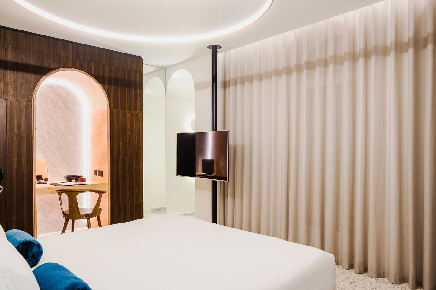 Rosselli-Ax-Privilege-Room-18