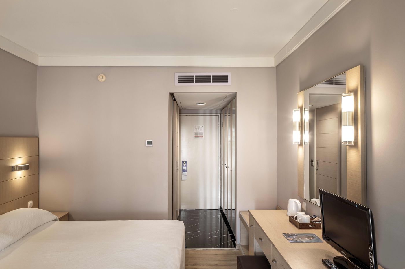 Louis-Ledra-Beach-Room-26