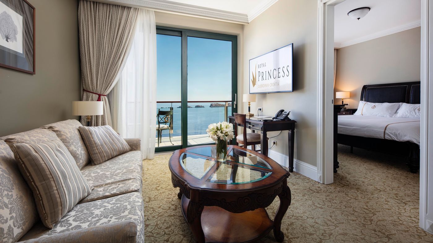 Royal-Princess-Room-9