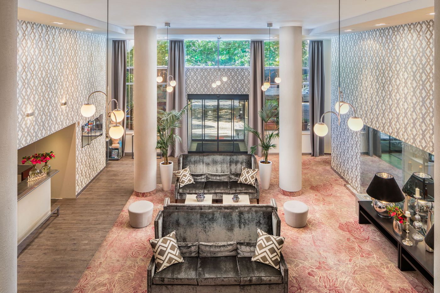 Mamaison-Hotel-Andrassy-Budapest-Lobby-9