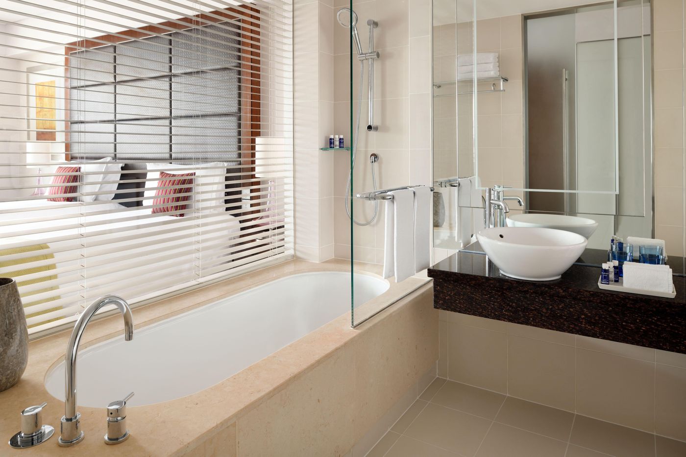 Crowne-Plaza-Dubai-Festival-City-Hotel-Room-26