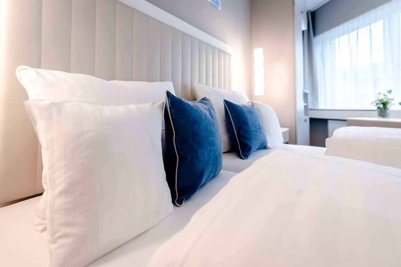 On Top Hotel - Germany - Frankfurt - Room - 9