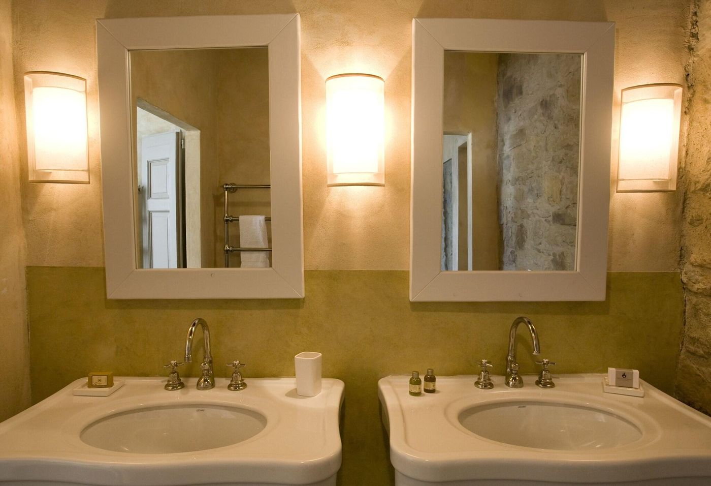 Villa-Cassia-Di-Baccano-Room-30