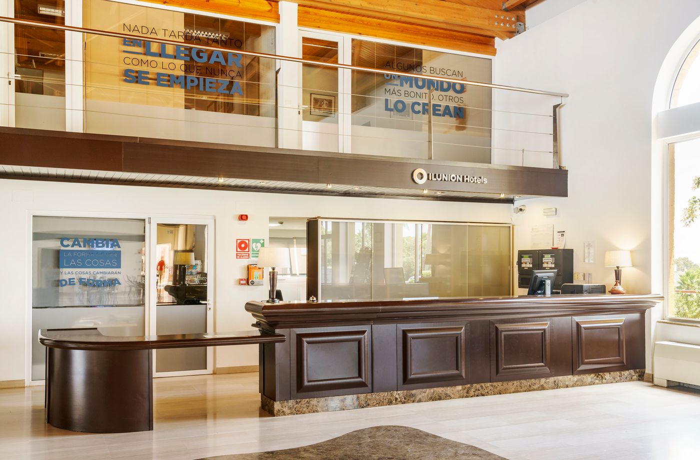 Ilunion-Tartessus-Sancti-Petri-Lobby-53