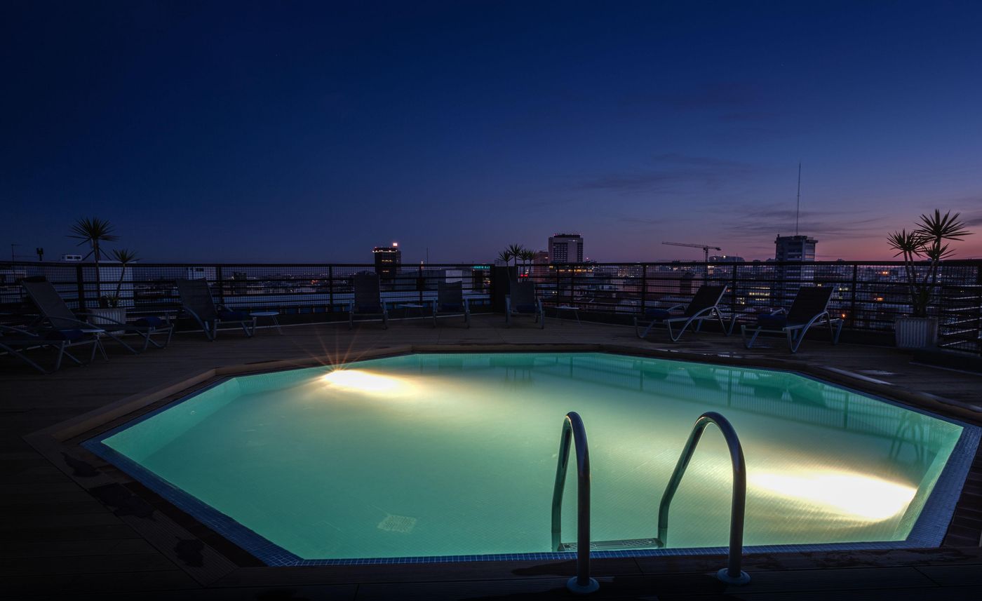 Holiday-Inn-Lisboa-Pool-86
