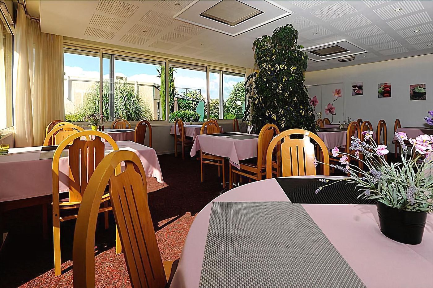 Hotel Restaurant Charme En Beaujolais - France - BELLEVILLE-EN-BEAUJOLAIS - Restaurant - 5