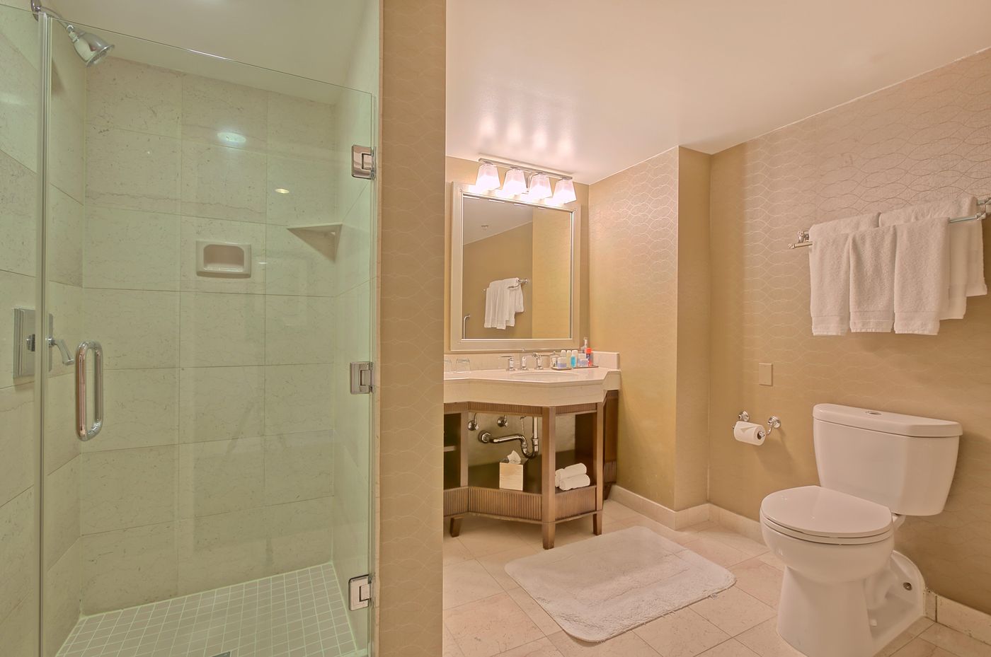 Omni-Los-Angeles-Hotel-at-California-Plaza-Room-41