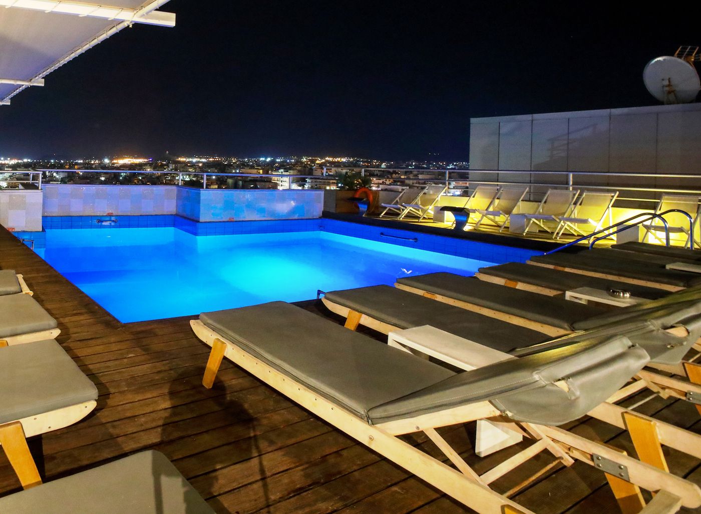 Capsis-Astoria-Heraklion-Pool-5