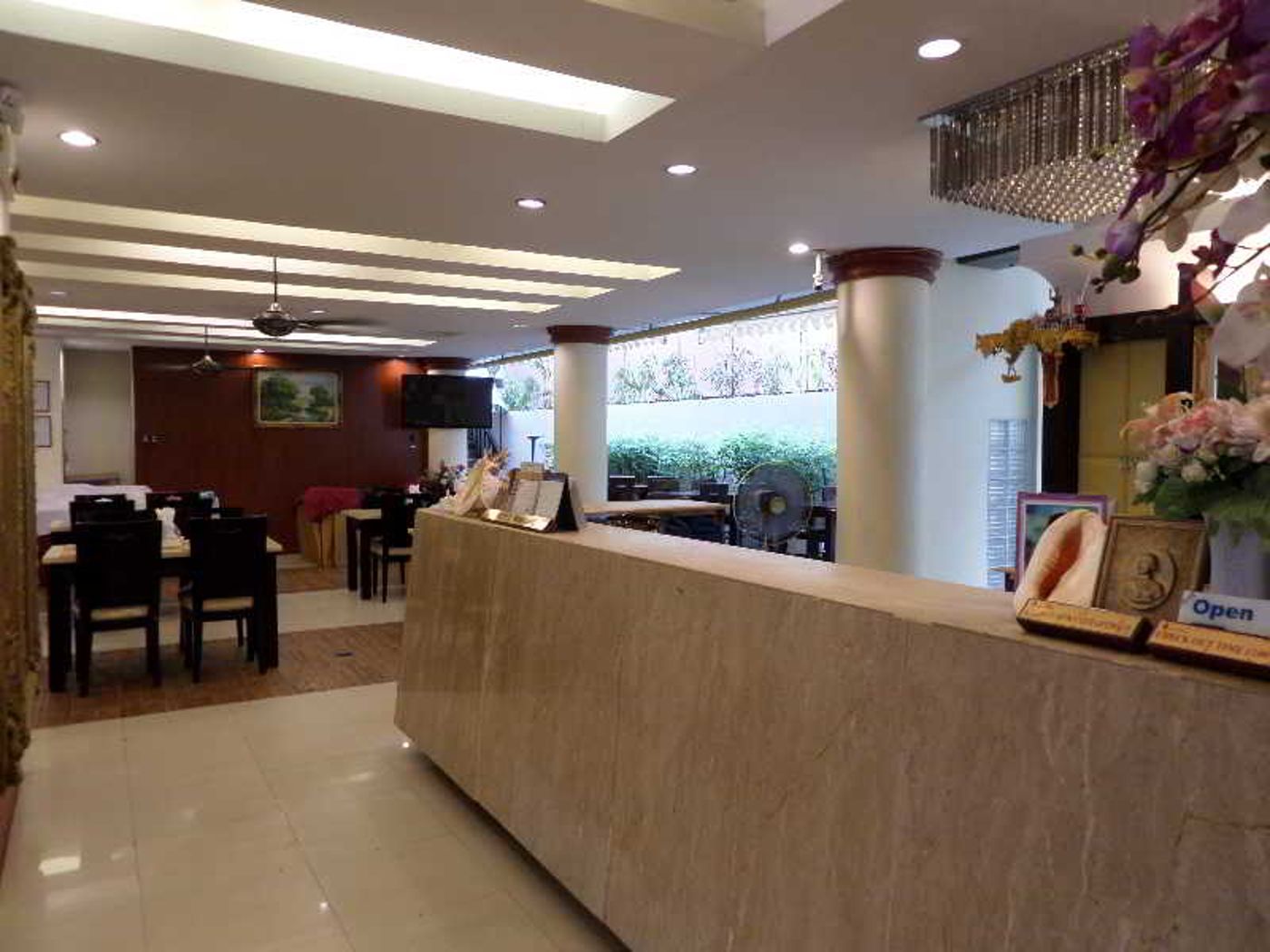 White-Sand-Resortel-Lobby-26