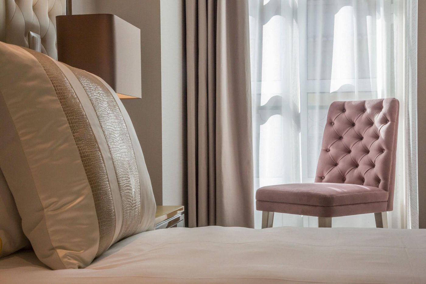 Meraprime-Gold-Design-Hotel-Room-32