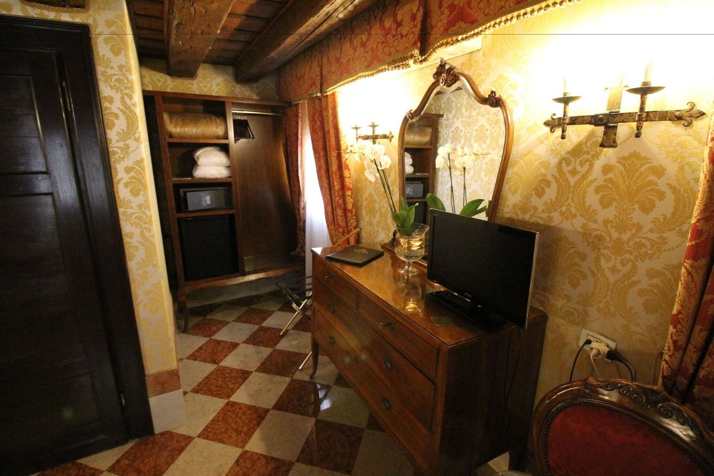 Palazzo-Abadessa-Room-24