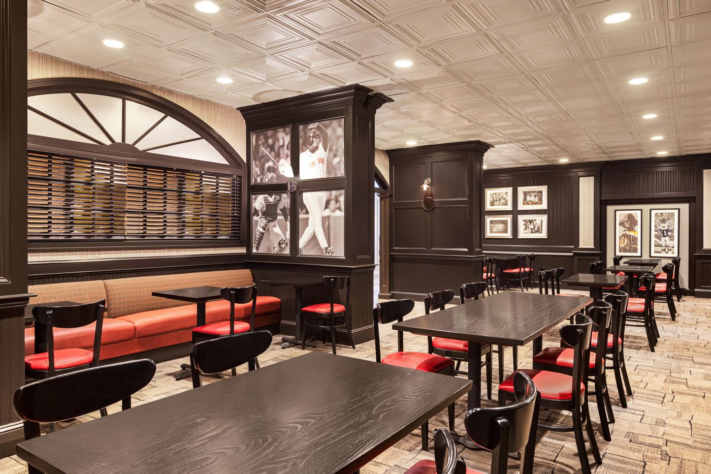 Holiday-Inn-Boston-Bunker-Hill-Area-Restaurant-16