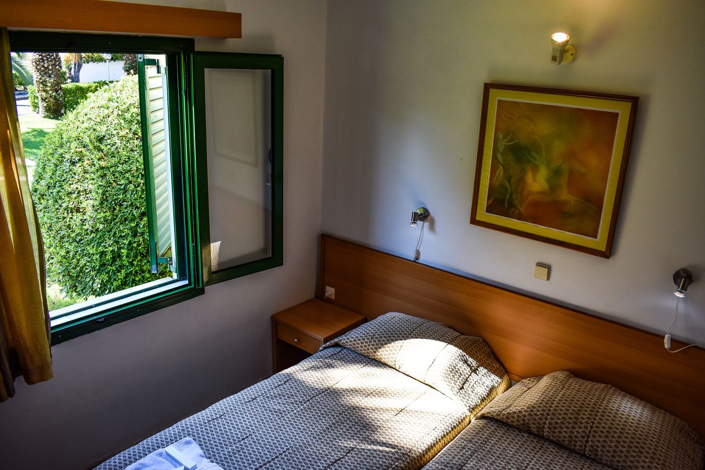 Govino-Bay-Apartments-Room-36