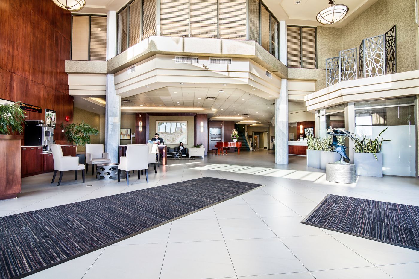 Executive-Suites-Hotel-Metro-Vancouver-Burnaby-Lobby-3