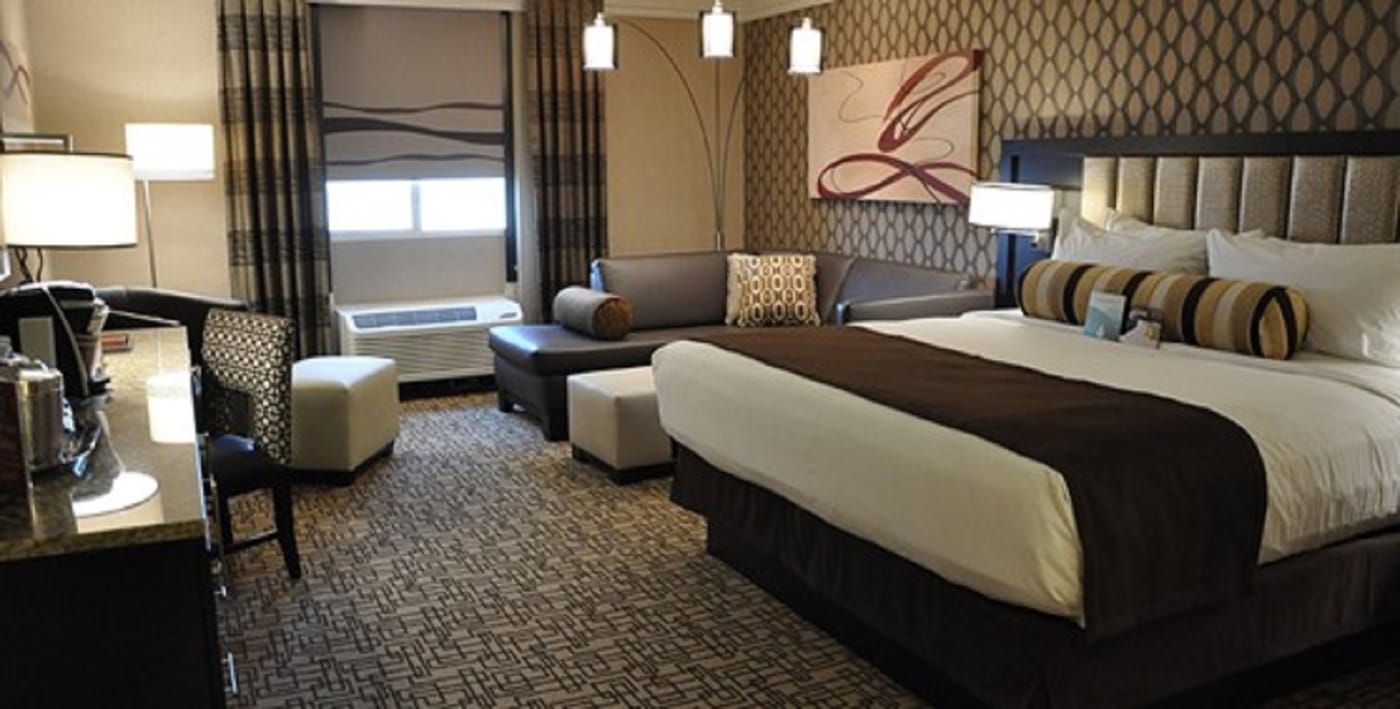 Golden-Nugget-Hotel-Room-19