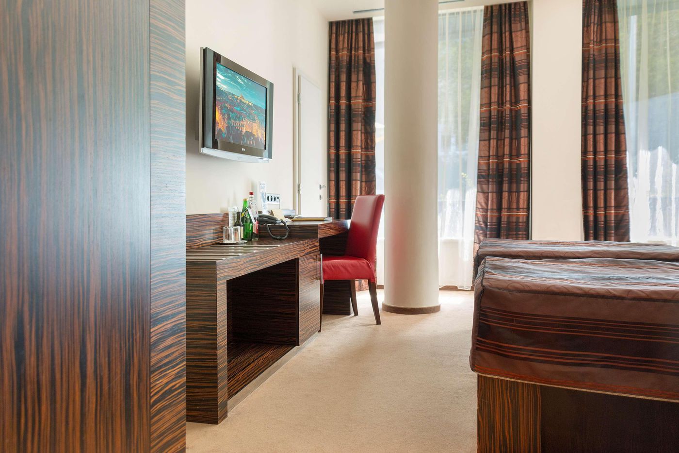 EA-Hotel-Crystal-Palace-Room-13