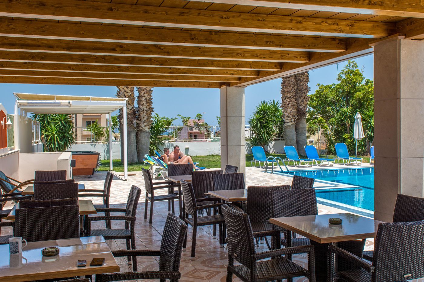 Manolis-Apartments-Bar-10