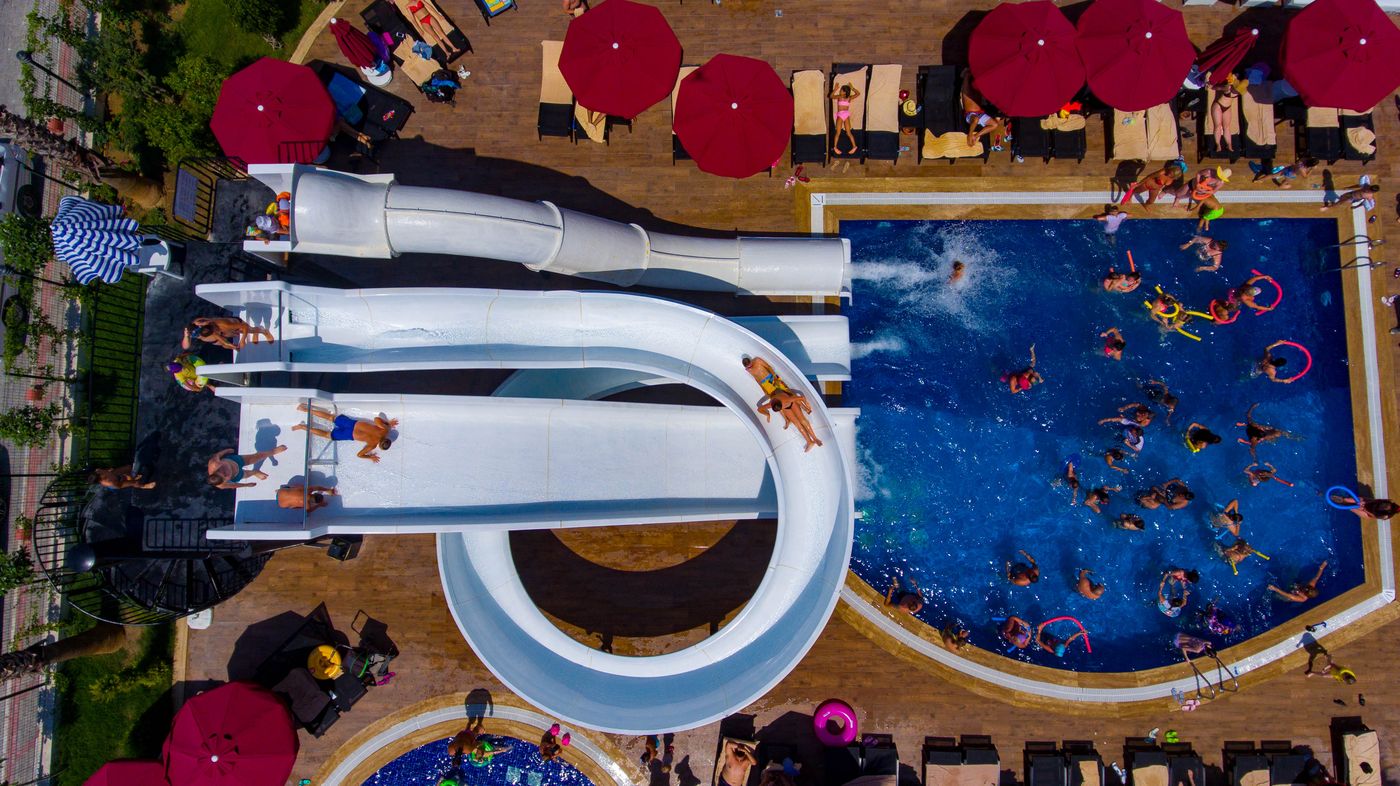 Nox-Inn-Deluxe-Hotel-Pool-11