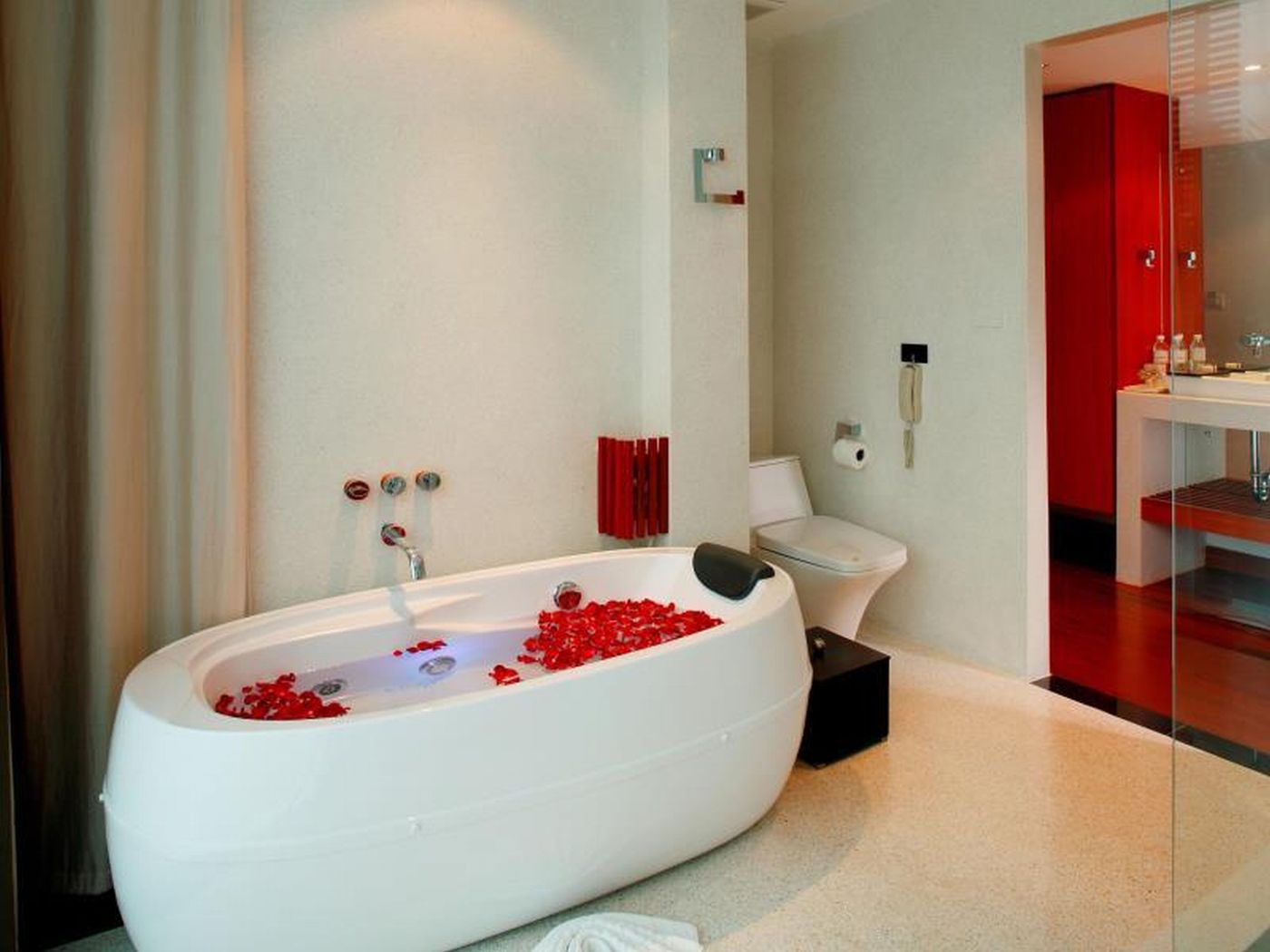 La-Flora-Resort-and-Spa-Patong-Room-45