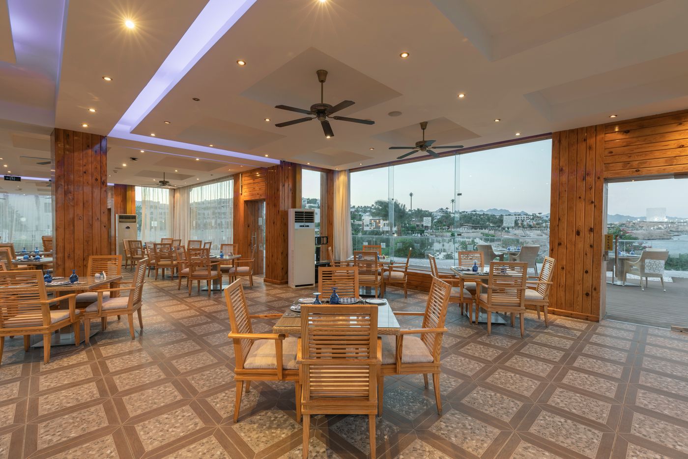 SUNRISE Arabian Beach Resort 04.09