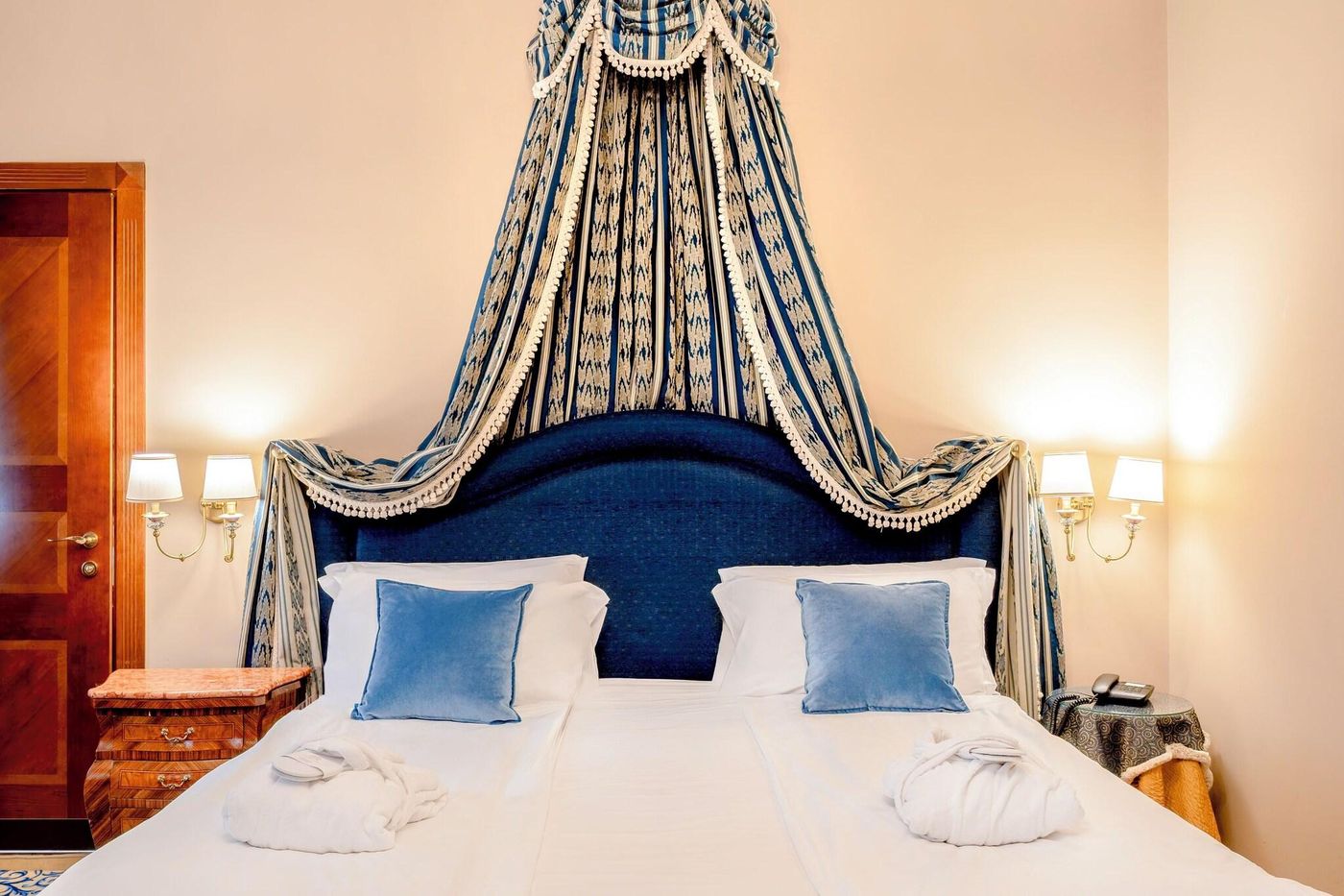 Al-Ponte-Dei-Sospiri-Junior-Suites-Room-17