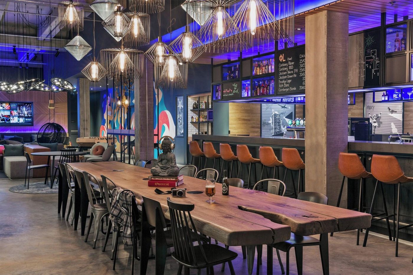 Moxy-Copenhagen-Sydhavnen-Lobby-16