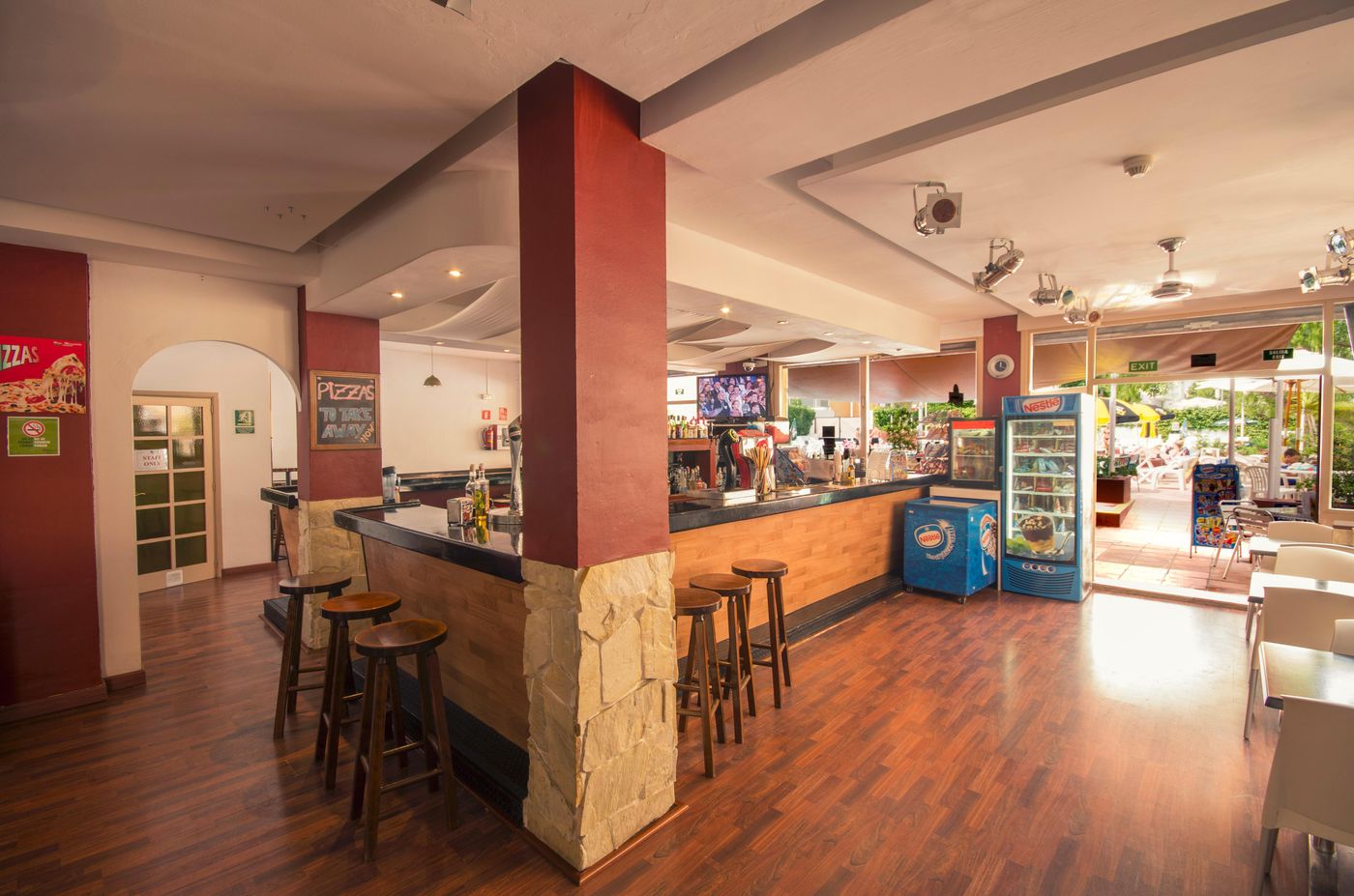 AzuLine-Apartamentos-Sunshine-Bar-15