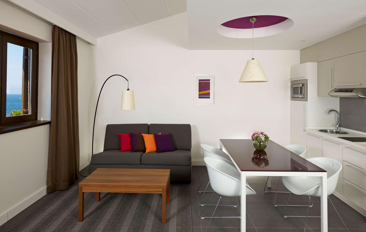 Park-Plaza-Verudela-Resort-Room-28