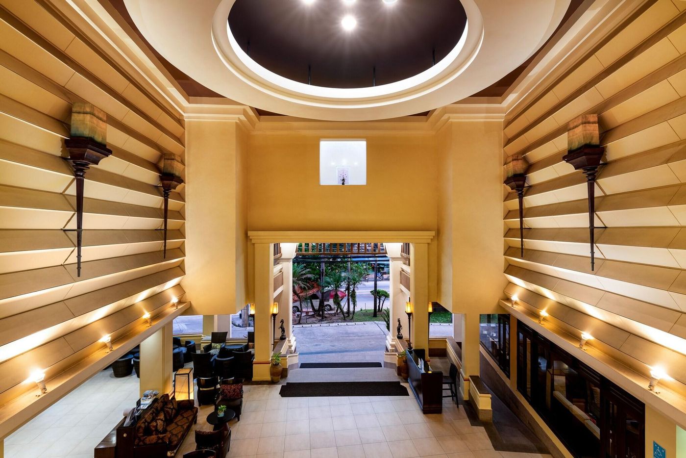 Patong-Paragon-Lobby-39