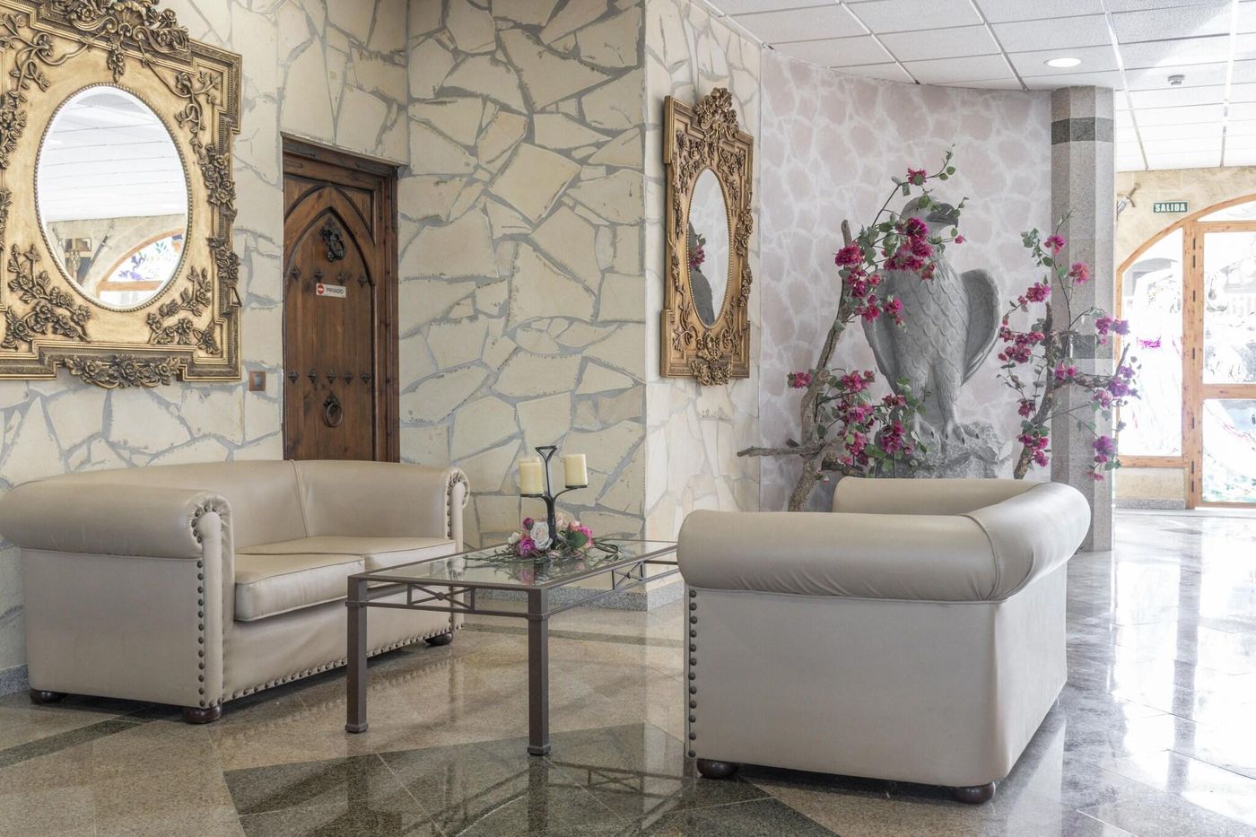 Hotel-Plaza-del-Castillo-Lobby-53