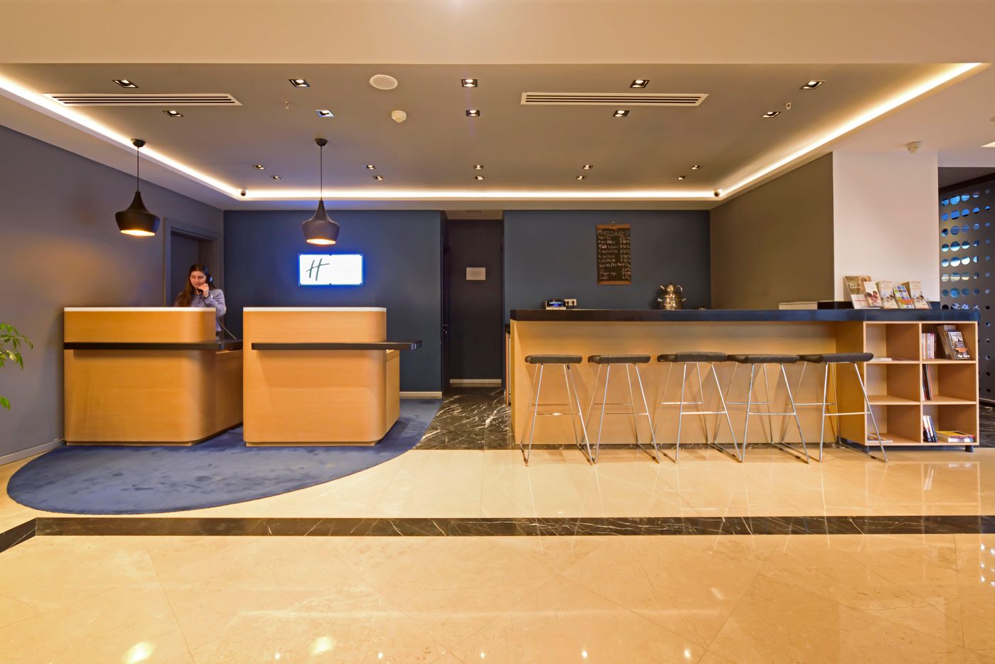Holiday-Inn-Express-Altunizade-Lobby-3