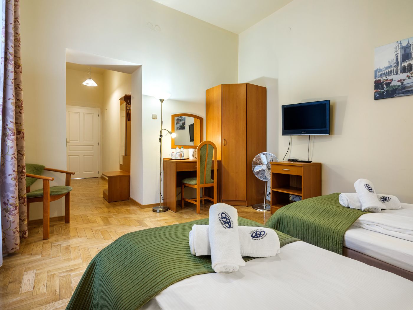 Kosmopolita-Rooms---Apartments-Room-13