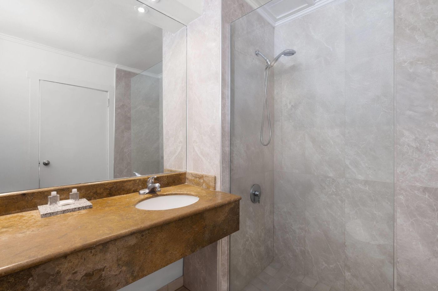 Grand-Decameron-Montego-Bay--A-Trademark-All-Inclusive-Room-35