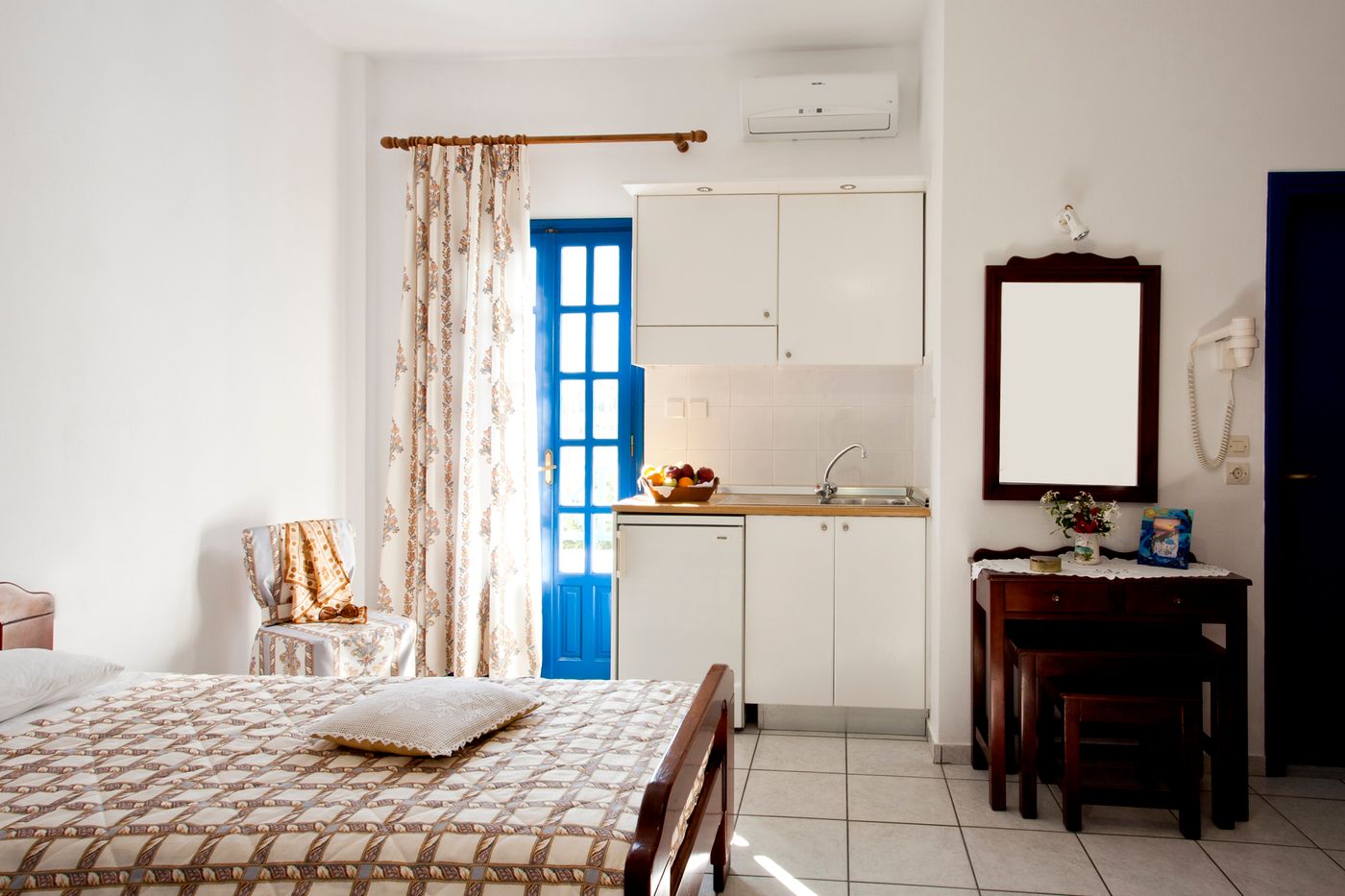 Ancient-Thira-Room-9