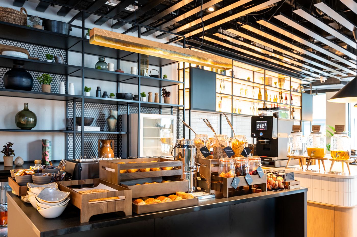 Staycity-Aparthotels-City-Quay-Restaurant-13