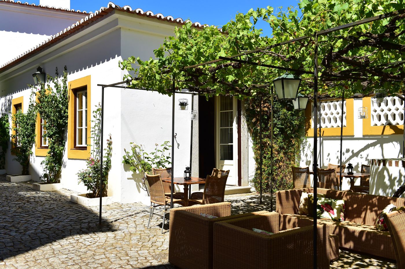 Pousada-Convento-de-Evora-Terrace-32