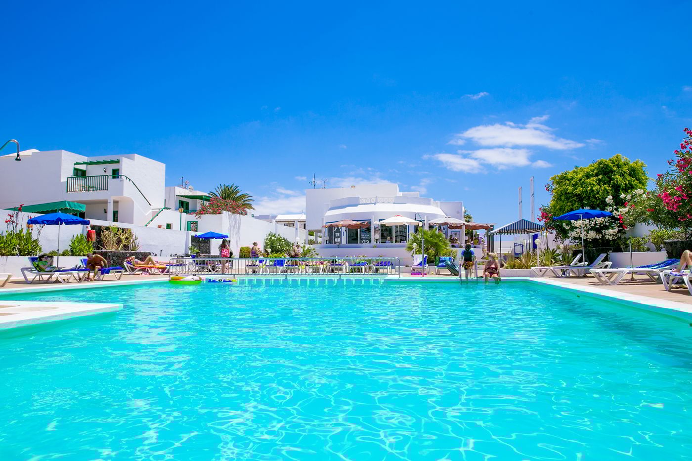 Apartamentos-LIVVO-Oasis-Pool-6