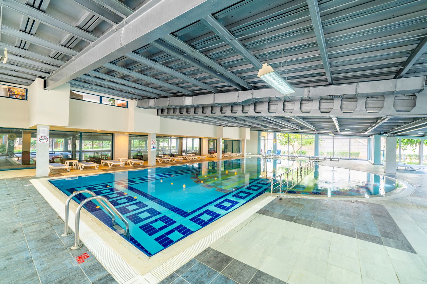 Queen-s-Park-Le-Jardin-Pool-31