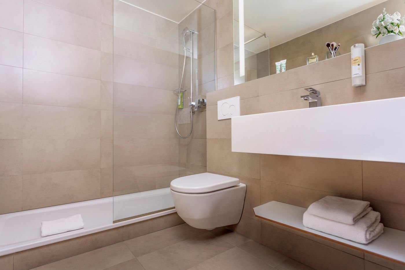 Hotel-Everness--Signature-Collection-Room-26