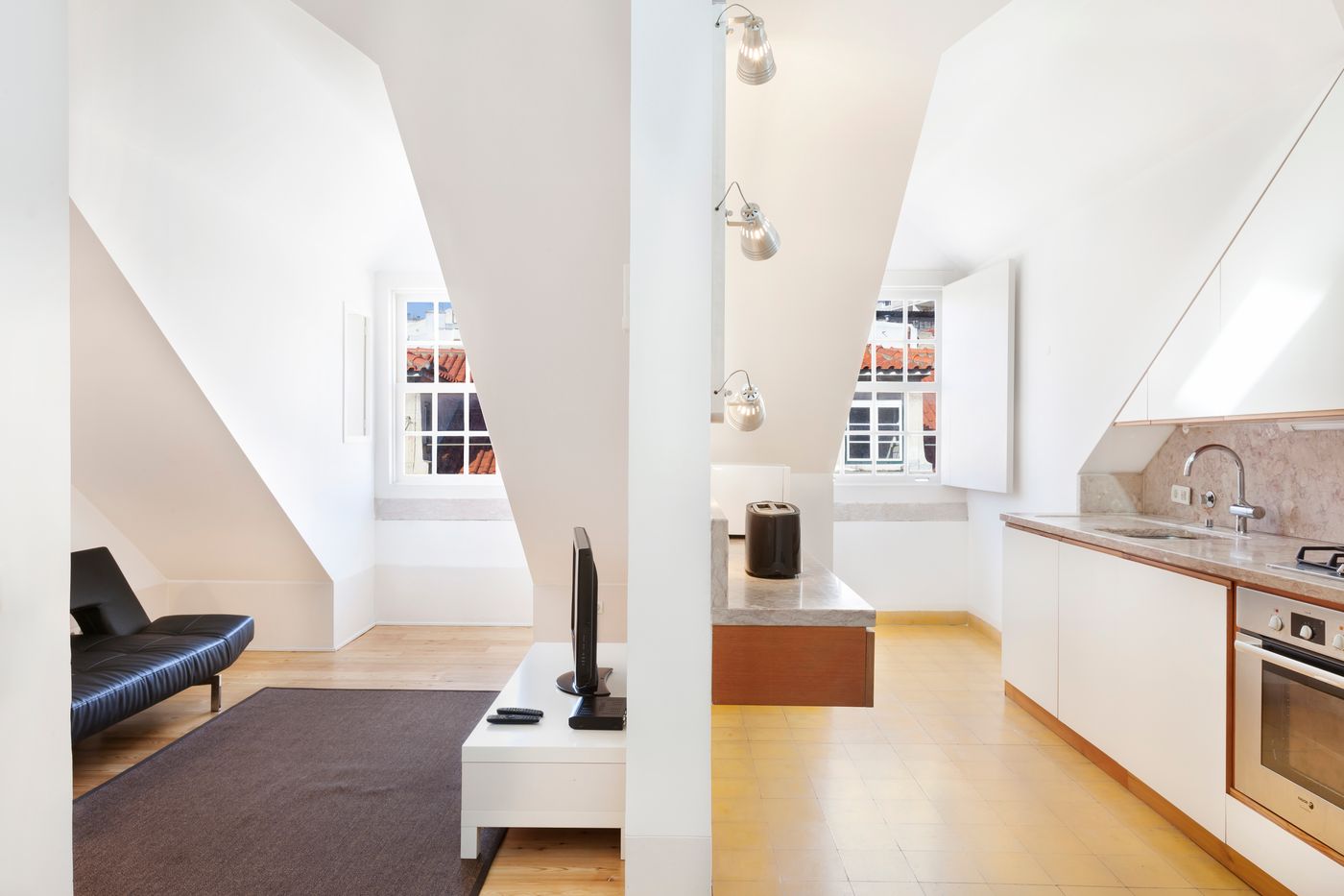 Hello-Lisbon-Cais-do-Sodre-Room-13