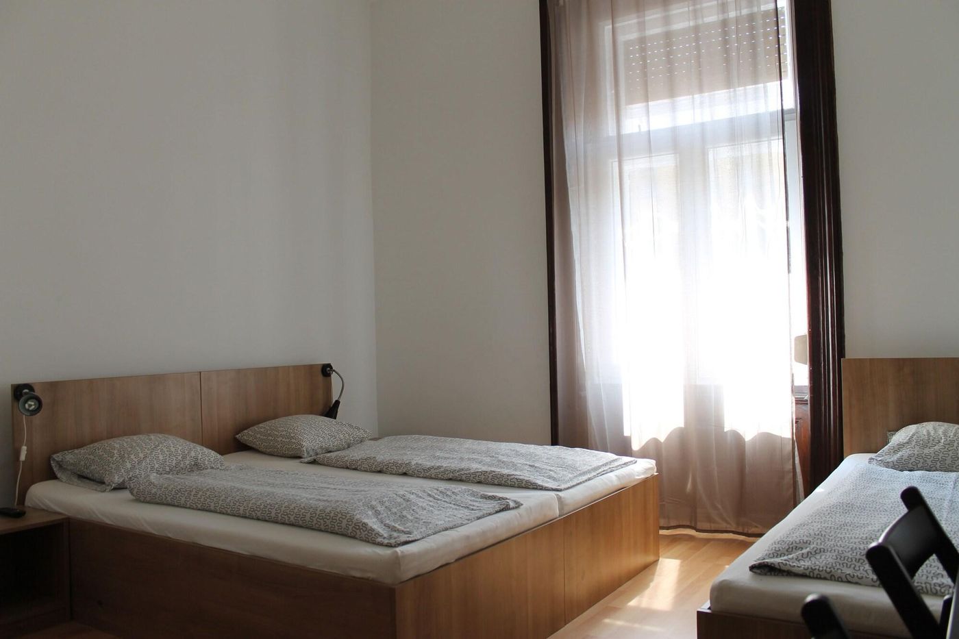 Omega-Guesthouse-Budapest-Room-15