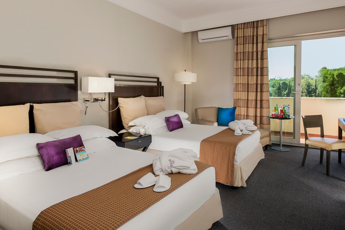 Crowne-Plaza-Rome---St--Peter-s-Room-45