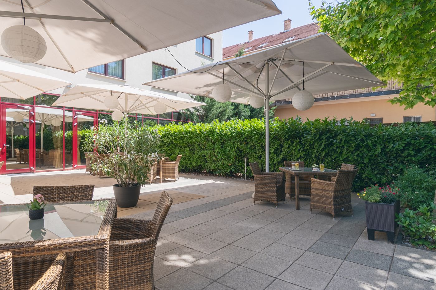 Hotel-Lion-s-Garden-Terrace-2